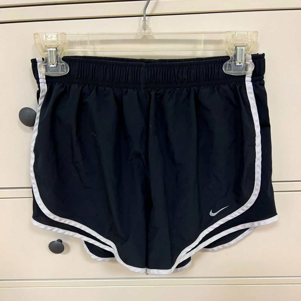 Nike Dri Fit Women’s Tempo Running Short - L